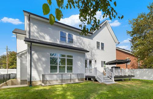 Luxury awaits in this stunning, modern home - Foto 43