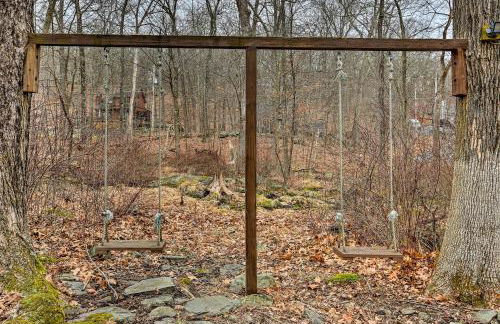 4 Mi to Tubing Cozy Bushkill Cabin with Deck! - Foto 27