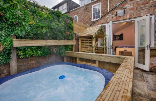 Minster House - Group Hot Tub - Photo 45