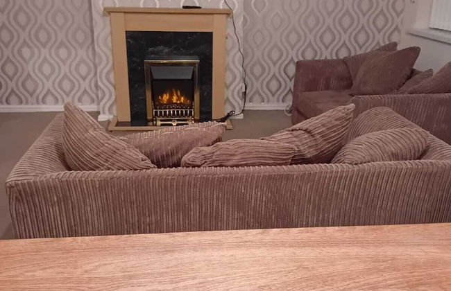 Crynallt Road Apartment - Neath - Photo 12