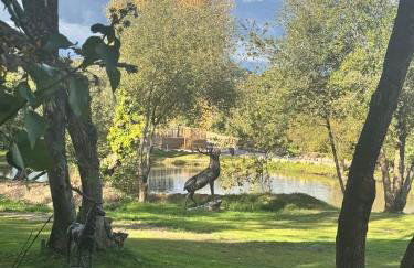 Peaceful Lake Retreat - Fishing Lakes, Heated Outdoor Swimming Pool 500yrds on Sister Park , Pool Open April to September - Foto 33