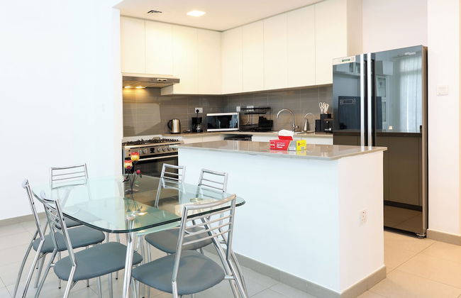 Luxury 4B and maid's with private garden - Photo 6