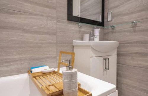 Stylish 1-Bed Luxury Retreat - Photo 15