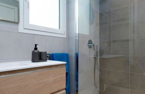 Mare fuori, sul lungomare con tre camere da letto e due bagni! - Foto 14