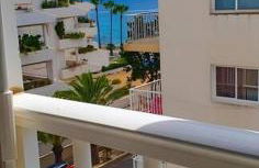 Apartamento primera línea con acceso privado a la playa - Photo 2