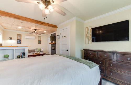 2 Mi to Dtwn Chic Waco Studio with Fire Pit! - Foto 16