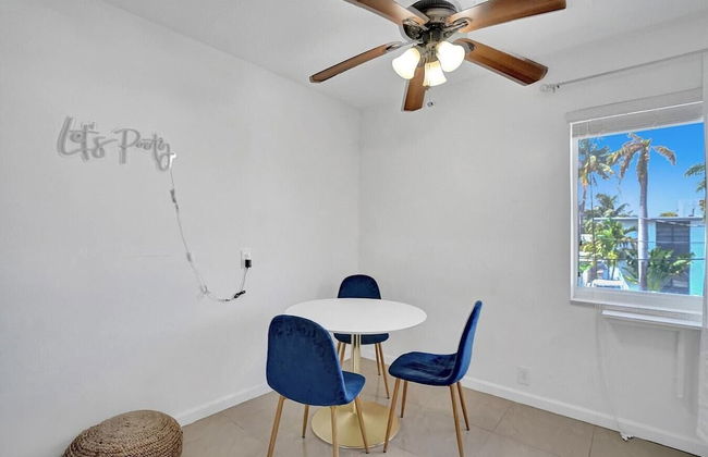 Waterfront Studio Hollywood Boardwalk Pool - Photo 24