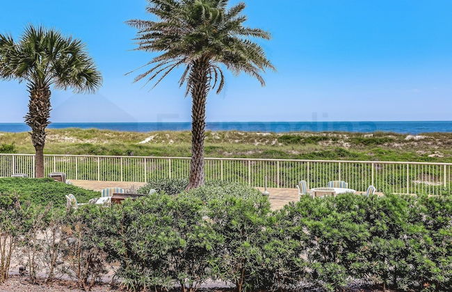 Spacious Oceanfront Condo, Easy Access to Private Fishing Pier by RedAwning - Foto 33