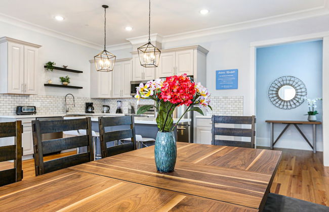 Spacious 5BR Urban Retreat with Balcony & Pool - Foto 19