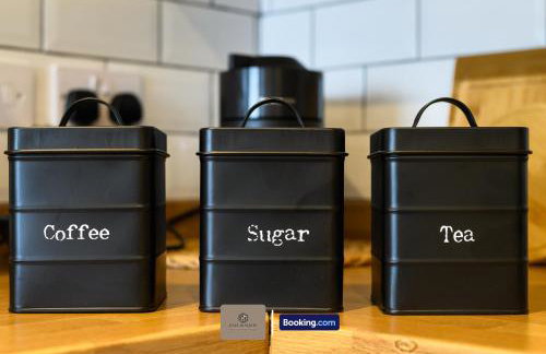 2BR Flat By Paul & Malin Properties Short Lets & Serviced Accommodation Salford - Foto 25