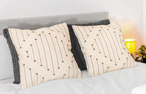 Two Bedroom Apartment - On Street Parking Available - Netflix - Wifi - Top Rated - 311M - Photo 23