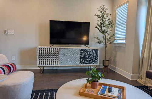 Queen City Castle - Rooftop, Garage, King Beds, Pet Friendly - Foto 51