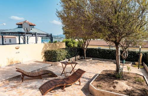 Casa Olivia - Casa indipendente nel centro di Cannigione a 3 minuti a piedi dal lungomare, 5 minuti a piedi dalla spiaggia più vicina e vicinissima alle spiagge più belle della Costa Smeralda - Foto 1