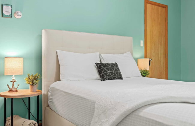 Lake + Pool Access, Game Room, Firepit, Deck Tawny and Peaceful by Avantstay - Foto 38