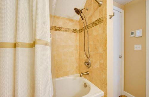 Sunny Stratton Townhome about 1 Mi to Skiing! - Foto 15