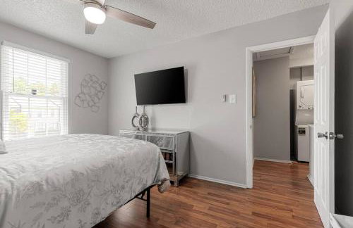 Fly In Style! Charming Townhome 6 Mins from RIC! - Foto 37