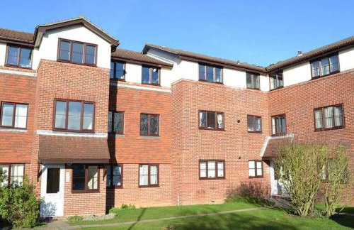 Apartment in Epsom With Free Parking - Photo 2