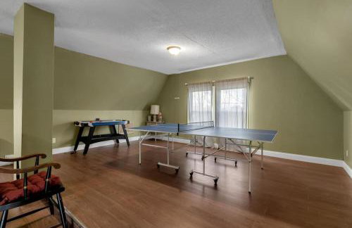 5BR Family Victorian Walk2Falls KingSuite Gameroom - Foto 23