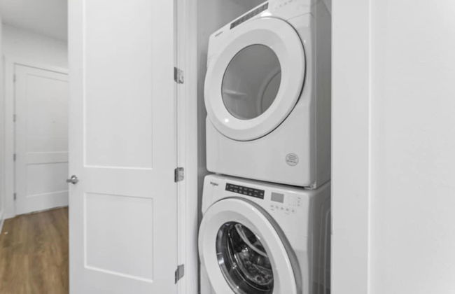 Chic West Downtown Studio w Washer Dryer - Foto 4