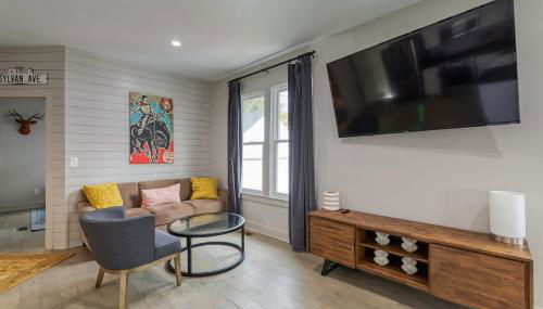 3 Bedroom Greek Revival Cottage Walk to Big House - Foto 2