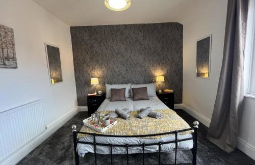 Modernised central Wigan townhouse sleeps up to 6 - Foto 1