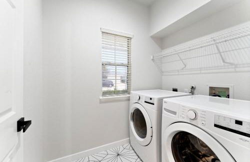 Modern & Homey 3BR Home, Remote Work Friendly, King Beds, Fast WiFi - Foto 30