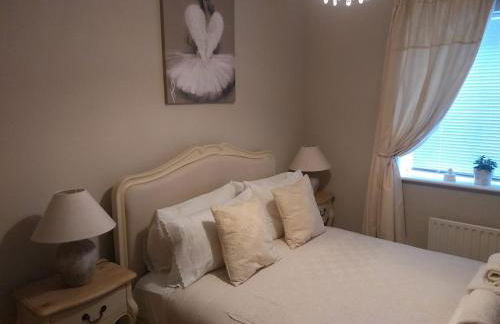 Three Bedroom Apartment by Beautiful Park - Photo 35