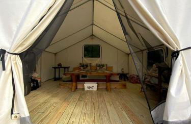 Gorgeous Safari Tent Rental Ideal for Glamping in Upstate New York - Photo 11