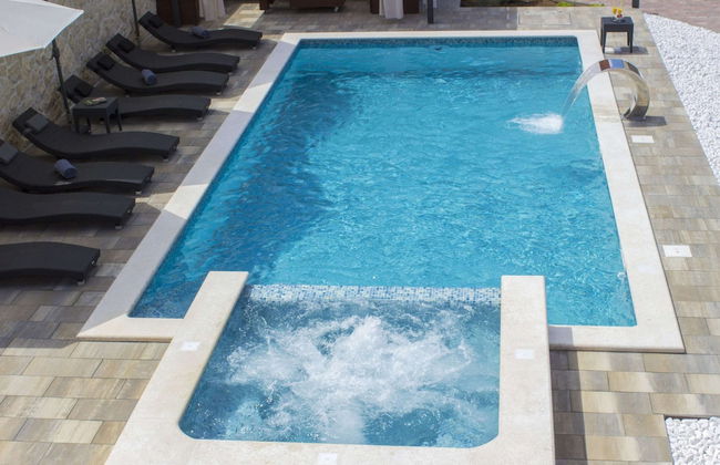 Exquisite Villa with Private Hot Tub in Grebaštica - Foto 23