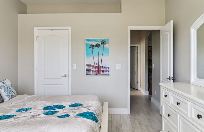 Family Paradise With Private Heated Pool 5 Bedroom Home by RedAwning - Photo 4