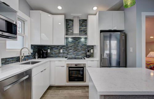 The Lilly Pad Brand New in Hyde Park! Pet Friendly, fully fenced yard, walking distance to Hyde Park shops, and dining and Camel's Back Park - Photo 8