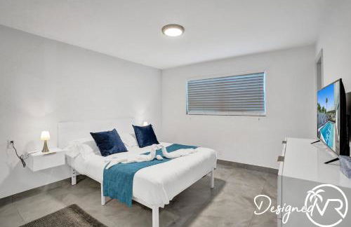 Modern condo wpool patio - Photo 3