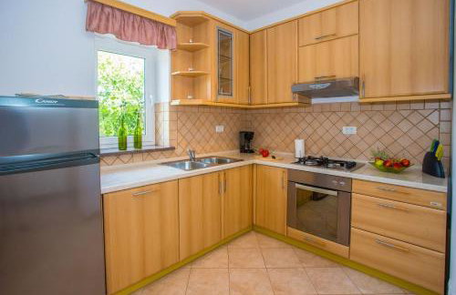 Three-Bedroom Apartment Mir with Private Infinity Pool - Foto 12