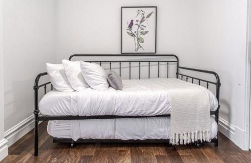 Ann Avenue 3BR St Louis Home with Games and Free Parking - Photo 11