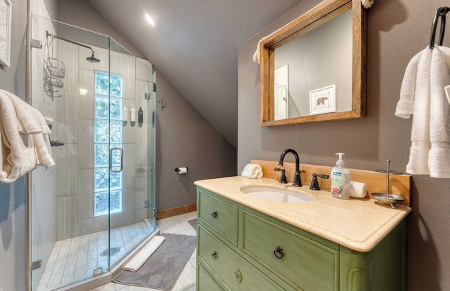 Washoe Way by Avantstay Luxury Tahoe Retreat A+ Location w/ Beach Access - Photo 23