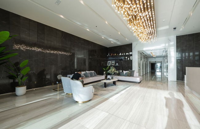 Dramatic Sea View 1 BHK ANWABYFour Apple - Photo 11