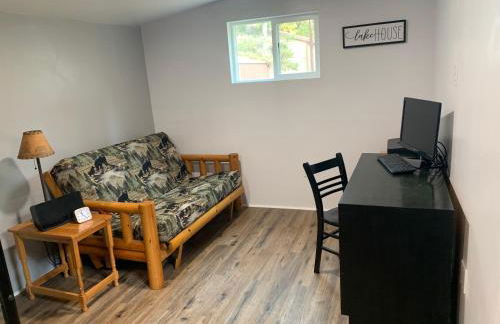 Beautiful Bungalow and Bunk House, Close to Lake - Foto 20