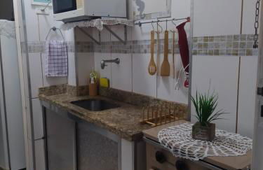 Apartamento Studio ao Lado da Praia com Wi-Fi e TV Smart - Foto 14