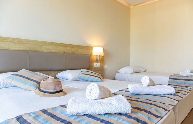 Theo Star Beach Hotel - Photo 18