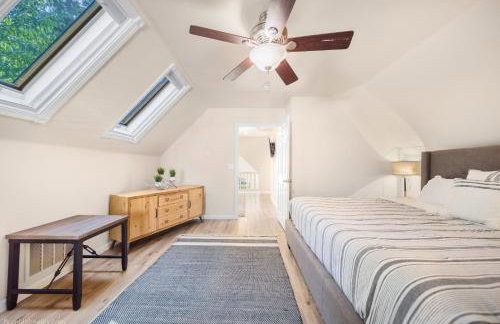 CDA Getaway! King Beds, Gear Storage, RV & Trailer Parking, 1 Mile to the Lake! - Foto 12