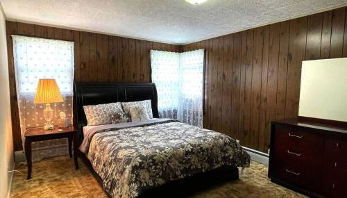 Entire Home in Buffalo - 6 Guests 3 Bedroom 1 Bath - Convenient Location - 25min to Niagara Falls - Foto 4, wardrobe