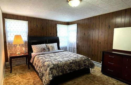 Entire Home in Buffalo - 6 Guests 3 Bedroom 1 Bath - Convenient Location - 25min to Niagara Falls - Foto 4