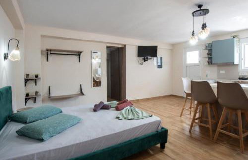 Stergios Suite with Private Jacuzzi - Photo 15