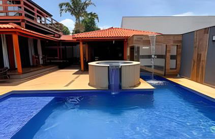 Casa incrível com piscina, hidromassagem e sauna - Foto 1