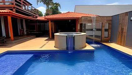 Casa incrível com piscina, hidromassagem e sauna - Foto 1