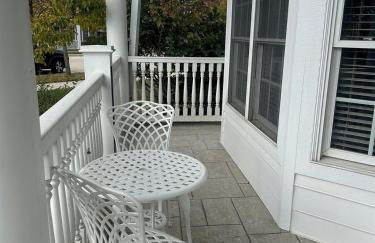 Beachfront Condo - Walk to Beach, Sunrise views - Photo 5