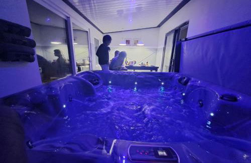 Family Holiday with Hot tub , Family groups only - Foto 42