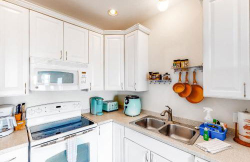 Oceanfront, dog-friendly condo with ocean view, pool & central AC - Foto 10