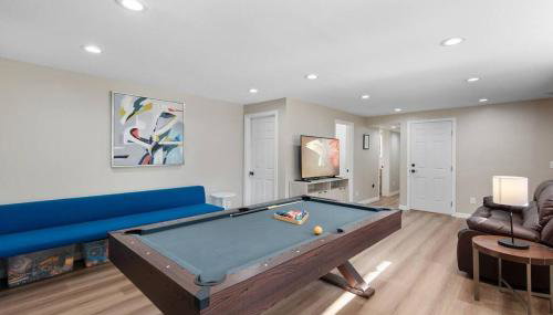 Stylish & Spacious Retreat in Downtown Bellevue - Foto 4, Game Room