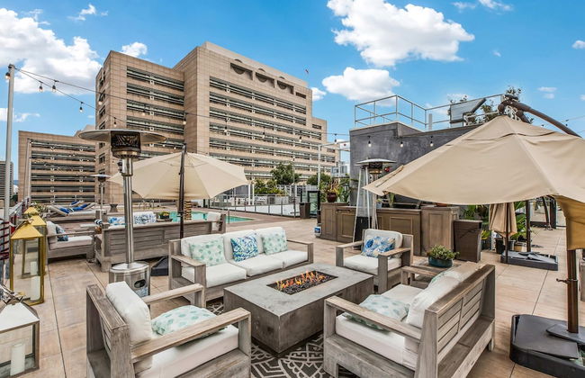 Stylish Deluxe 1BR At HWH by Oneluxstay - Foto 51